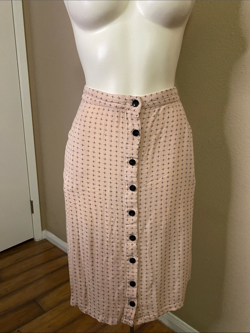 Volcom pink soft viscoise relaxed beach skirt with black print button front 10